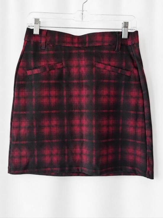 Maurices Dresses & Skirts - Maurices Plaid Mini Skirt Black Red Pockets Stretch XS Academia